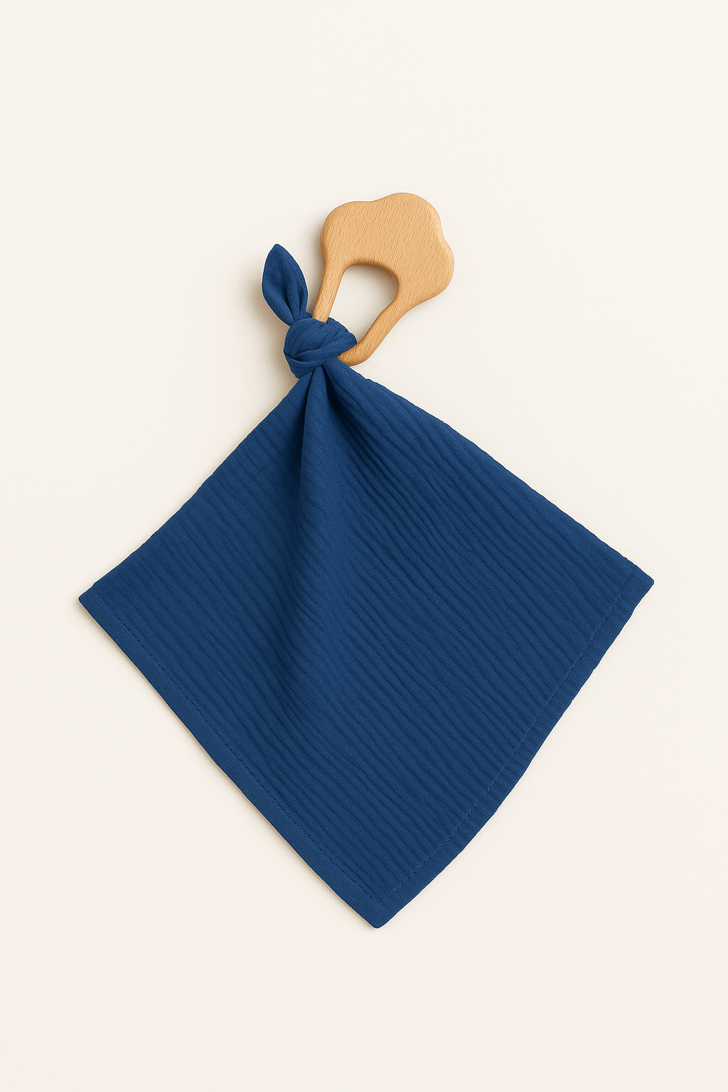 Anneau de dentition bébé personnalisable en bois et lange en gaze de coton bleu - mazzanne