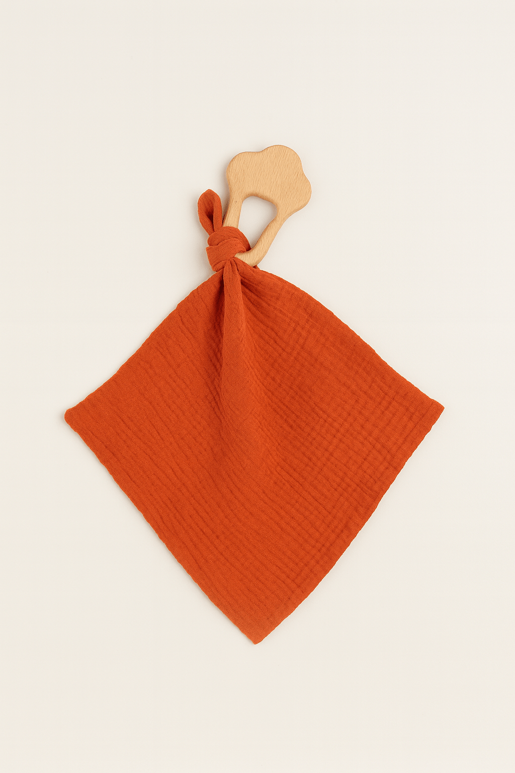 Anneau de dentition bébé personnalisable en bois et lange en gaze de coton tangerine - mazzanne