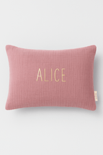 Coussin décoration chambre bébé et enfant personnalisable en gaze de coton rose - mazzanne