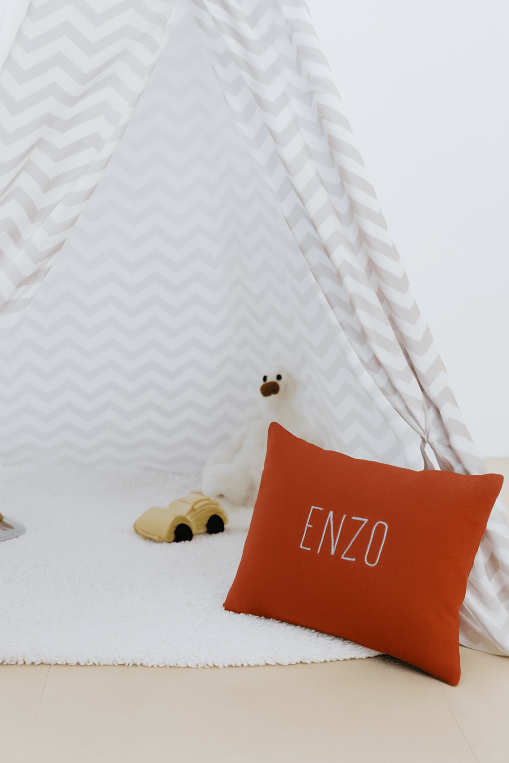 Coussin décoration chambre bébé et enfant personnalisable en gaze de coton terracotta - mazzanne