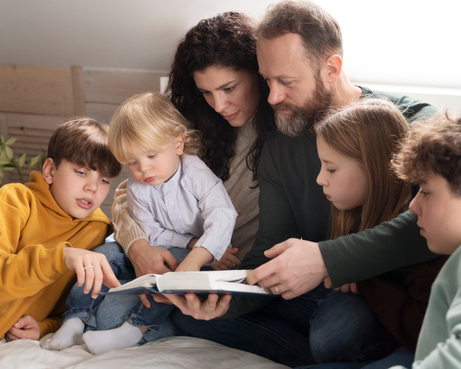 famille qui lit ensemble coin lecture douillet
