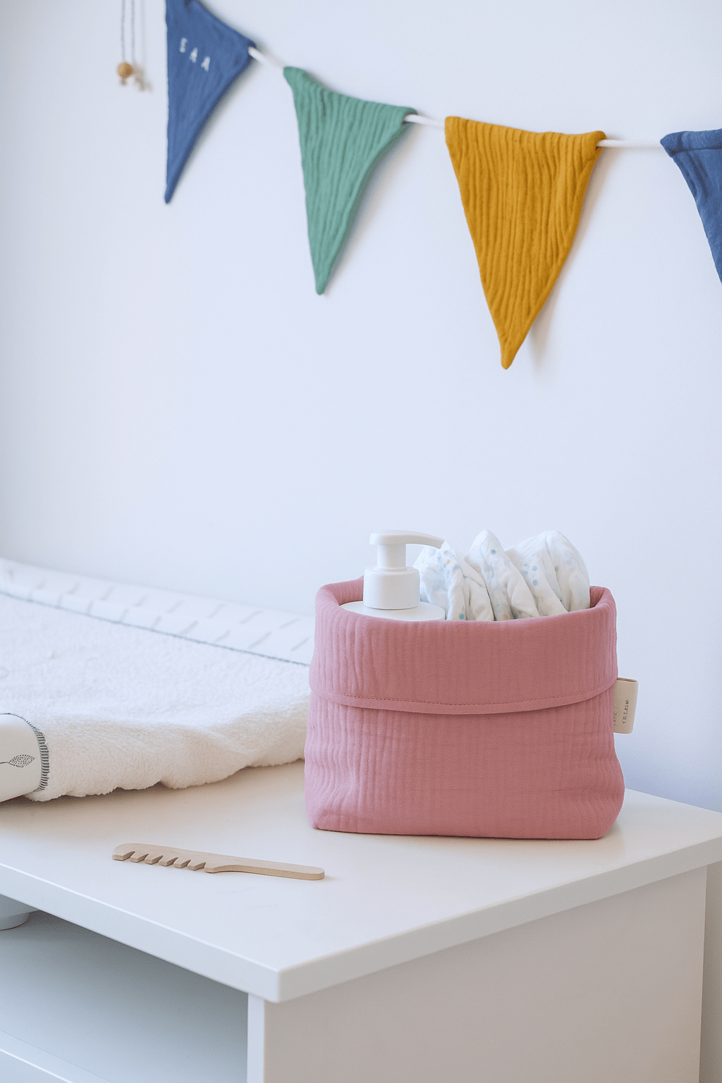 Panière de rangement bébé et enfant personnalisable en gaze de coton rose - mazzanne