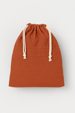 Pochon bébé et enfant personnalisable en gaze de coton terracotta - mazzanne
