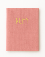 Protège carnet de santé bébé personnalisable en gaze de coton rose - mazzanne
