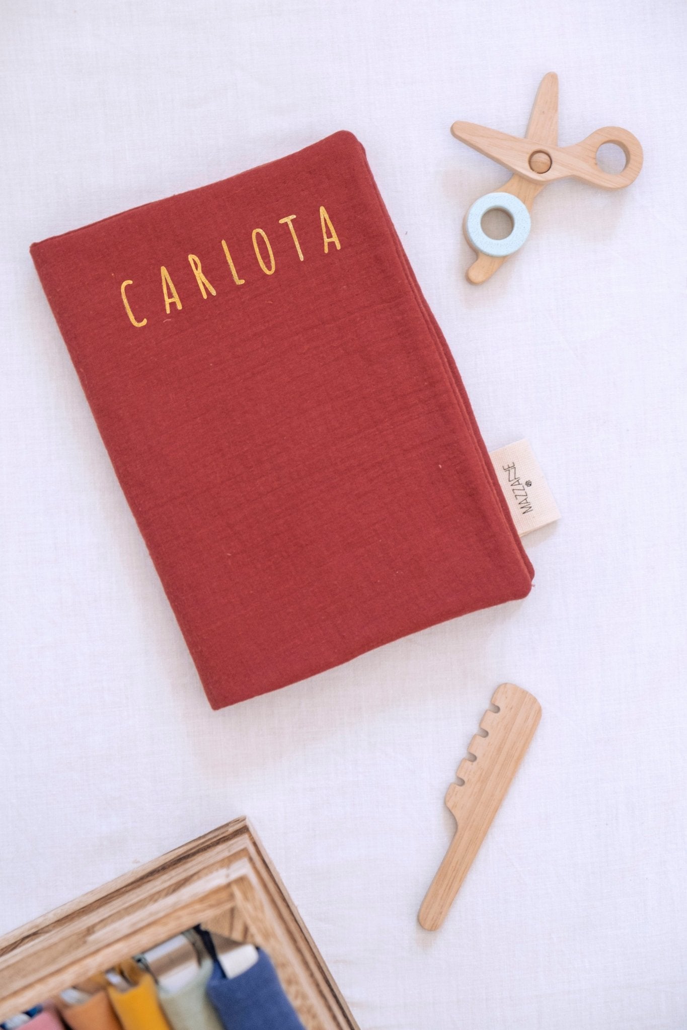 Protège carnet de santé bébé personnalisable en gaze de coton terracotta - mazzanne