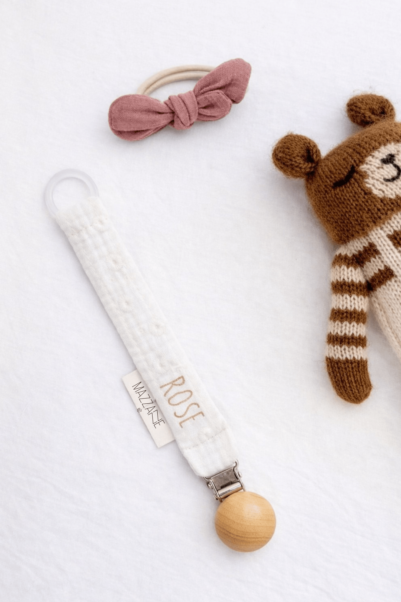 Attache - tétine bébé personnalisable fait main en gaze de coton blanche brodée - Mazzanne