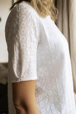 Blouse manches courtes vêtement femme en gaze de coton blanche brodée - mazzanne