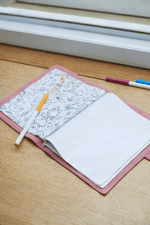 Cahier de coloriage personnalisable lavable et réutilisable en gaze de coton rose - Mazzanne