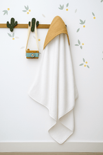 Cape de bain bébé personnalisable en éponge et gaze de coton camel - mazzanne