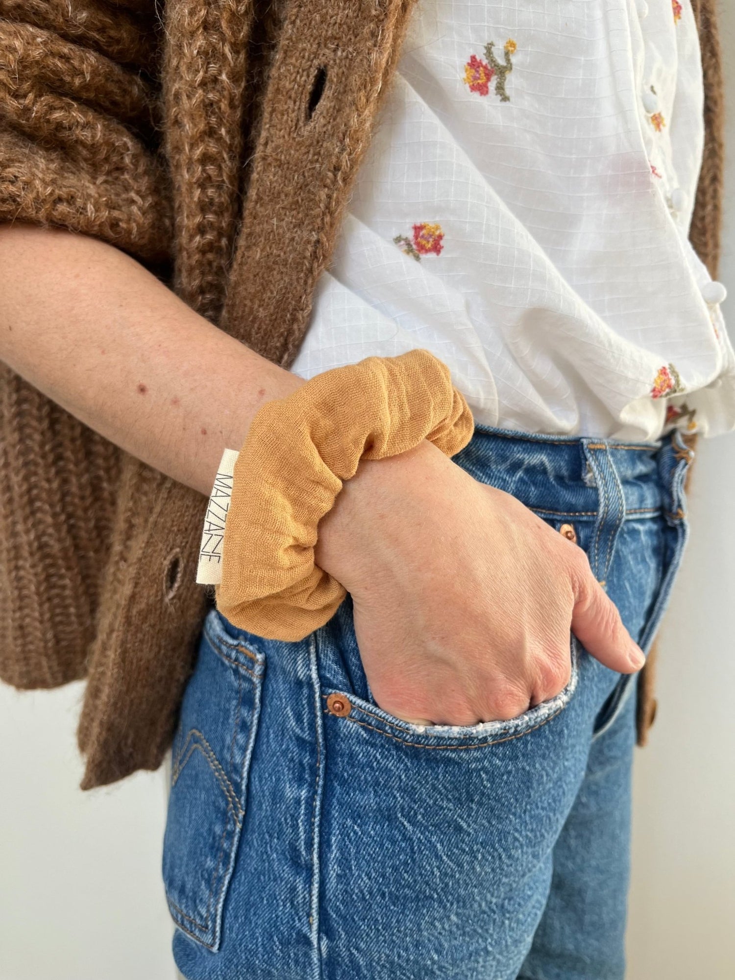 Chouchou cheveux accessoire vêtement femme en gaze de coton camel - mazzanne