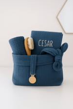 Coffret naissance bébé personnalisable fait main en France en gaze de coton bleu - mazzanne