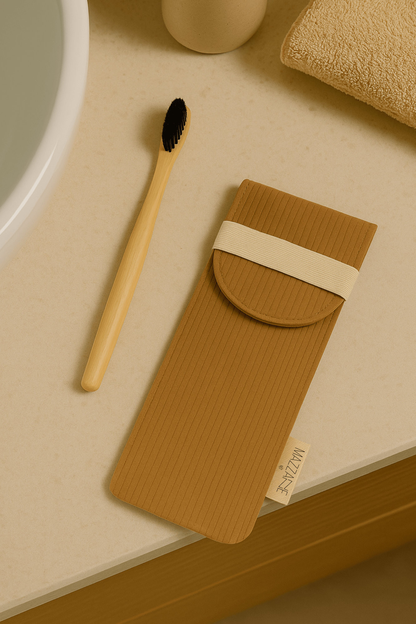 Étui en velours côtelé camel pour couverts, brosse à dents ou pinceaux - Mazzanne