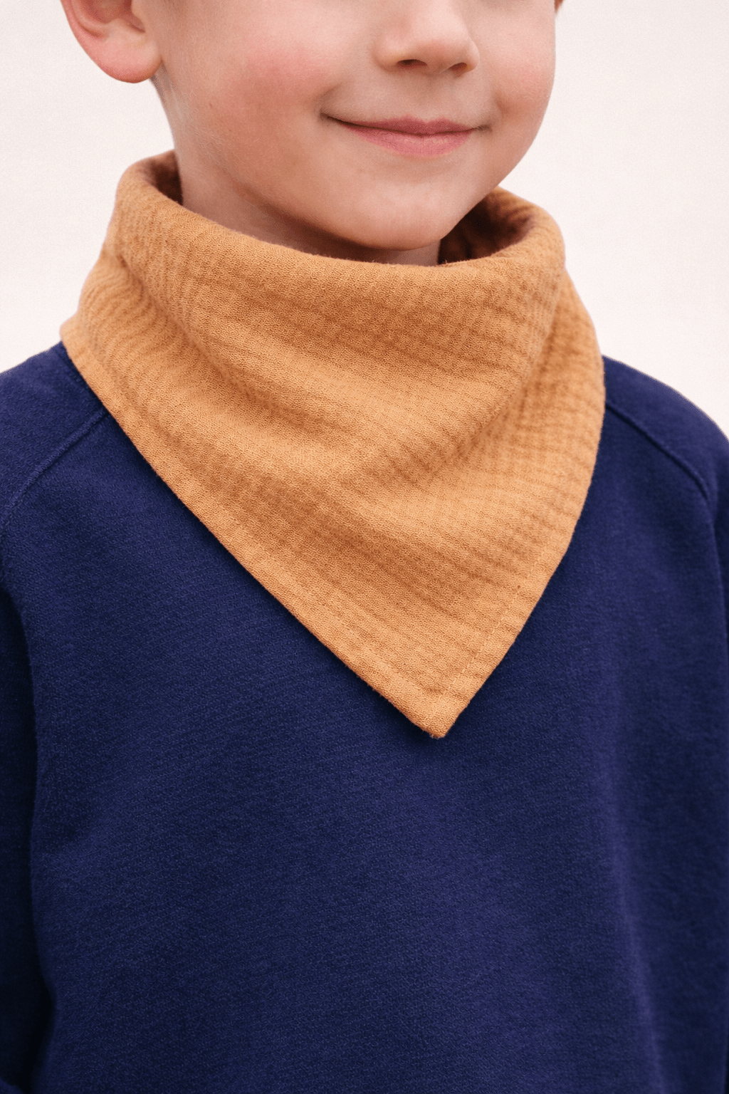 Foulard enfant en gaze de coton camel - Mazzanne
