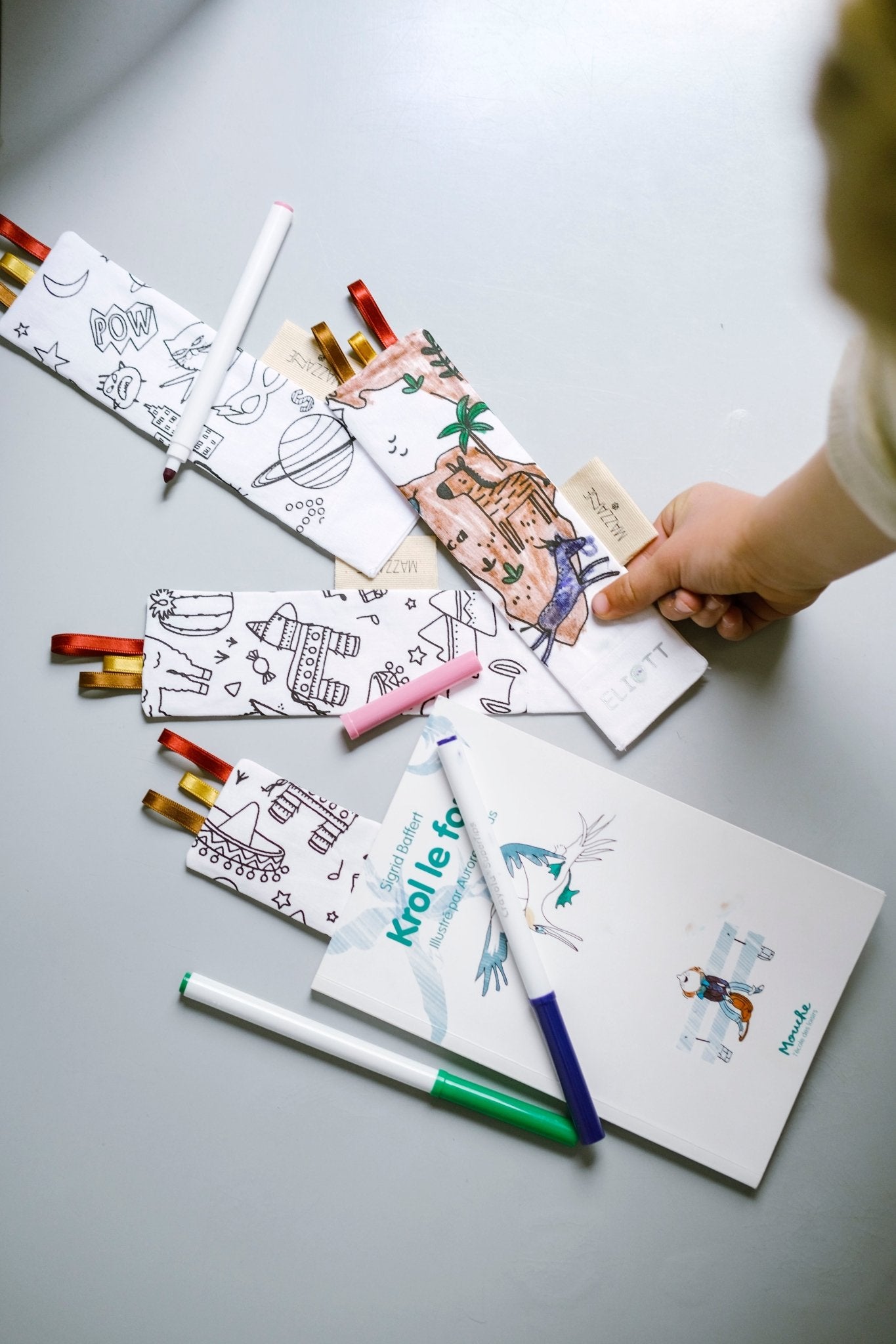 Marque - page enfants lavable et réutilisable en tissu à colorier superhéros - mazzanne