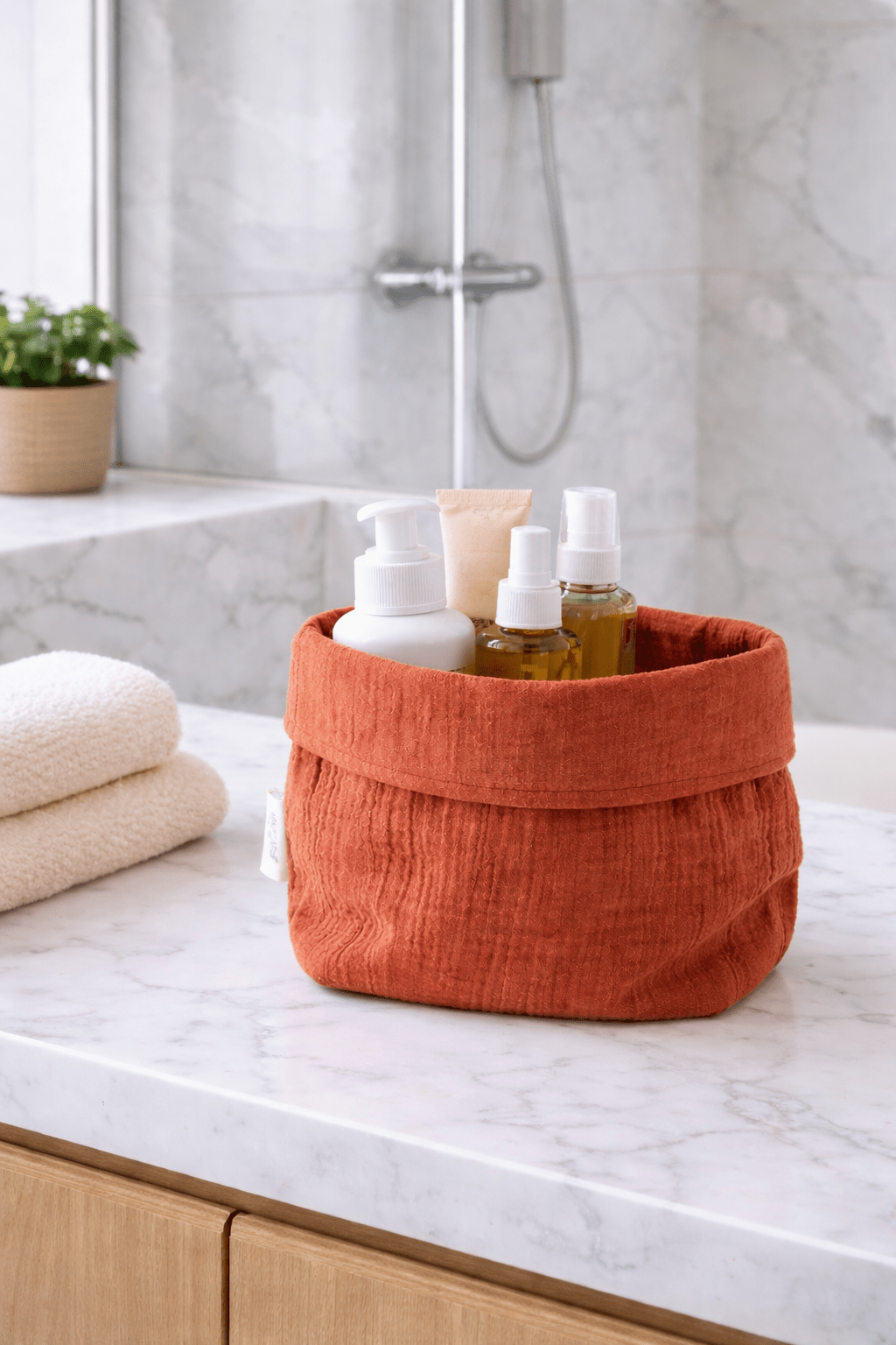 Panière de rangement bébé et enfant personnalisable en gaze de coton fleurs - Mazzanne