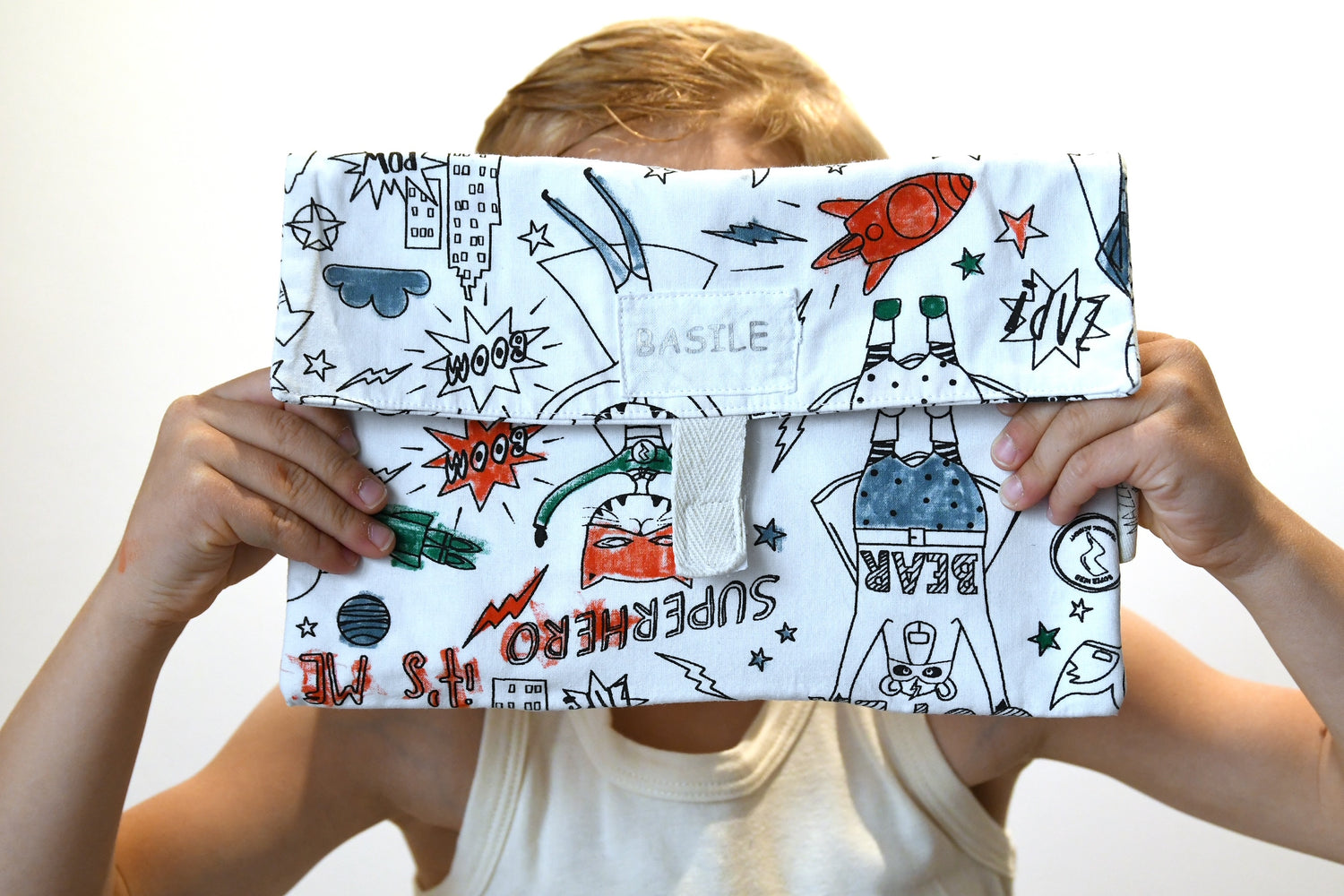 pochette a colorier lavable enfant cache derrière