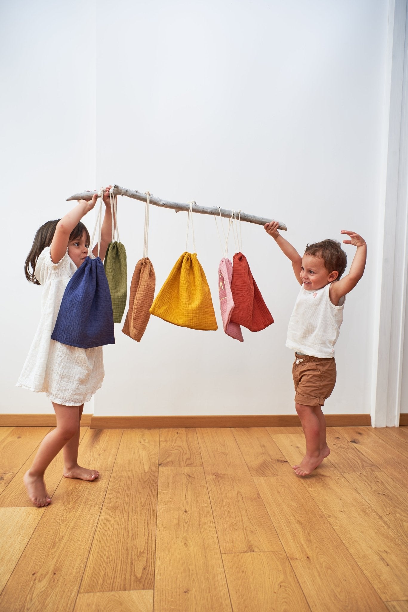 Pochon bébé et enfant personnalisable en gaze de coton camel - mazzanne