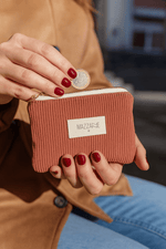 Porte - monnaie femme personnalisable en velours côtelé vieux rose fait main - Mazzanne
