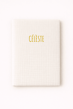 Protège carnet de santé bébé personnalisable en gaze de coton écru - Mazzanne