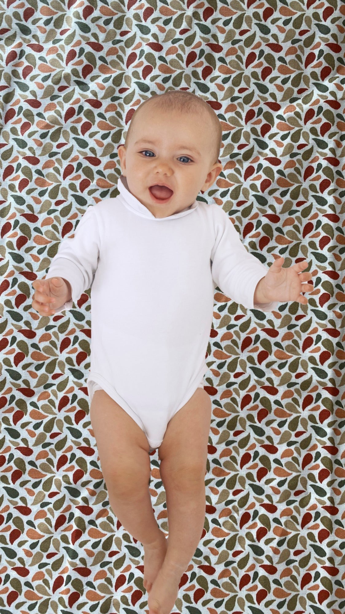 Tapis à langer nomade bébé personnalisable en tissu imperméable et gaze de coton terracotta - mazzanne