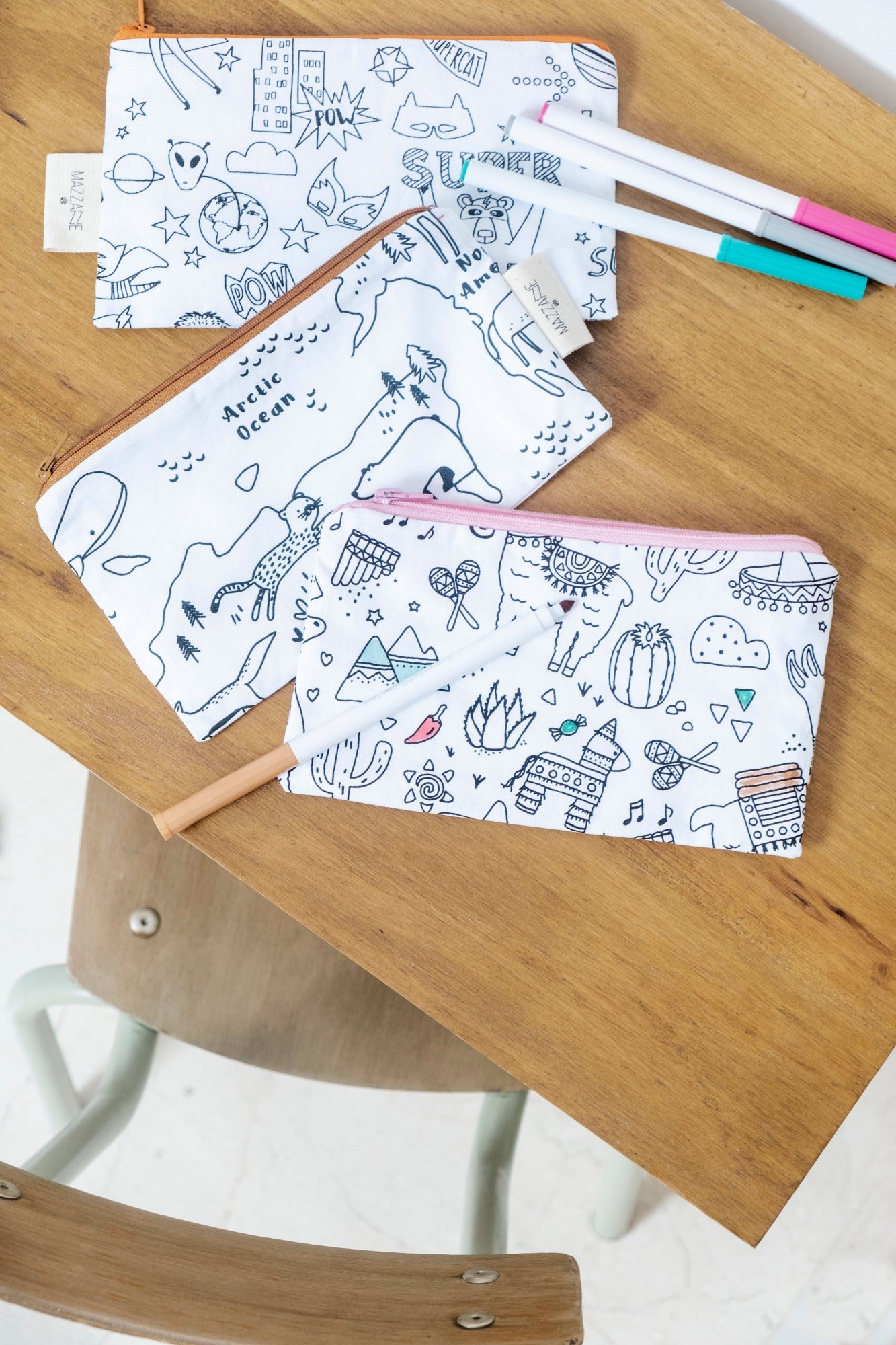 Trousse enfant en tissu à colorier lavable et réutilisable motifs superhéros - mazzanne